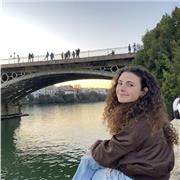 Estudiante de medicina, agradable, paciente y con ganas de trabajar. Con 1 año de estudios cursadlo en Canadá y título C1 de inglés. Dispuesta a dar clases a cualquier edad, sobre todo niños y  adolescentes